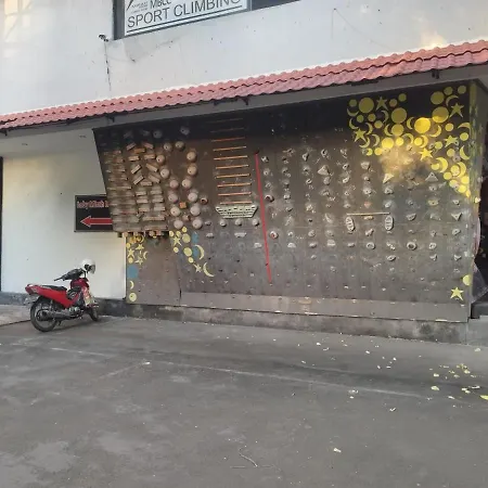 Mirah Hostel Legian